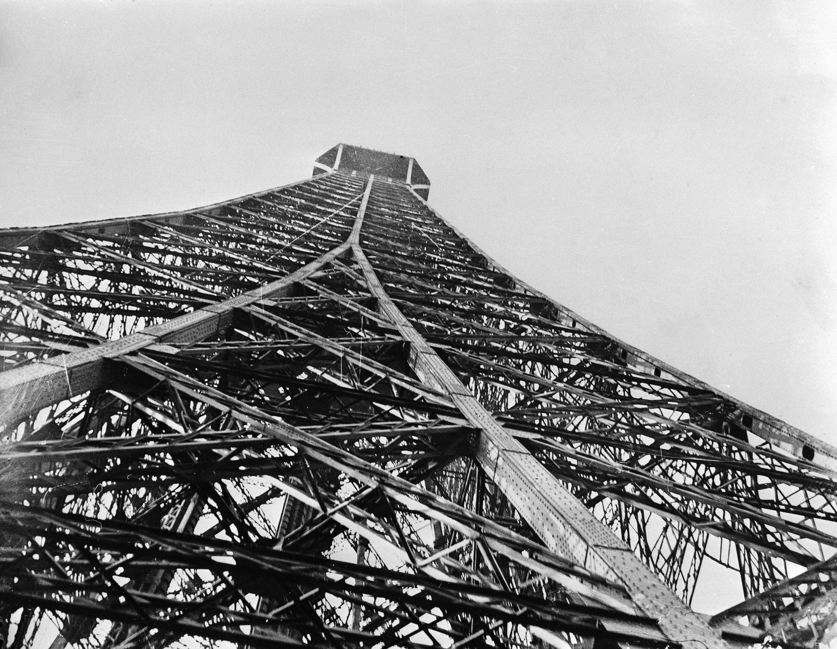 1889: Paris Exposition